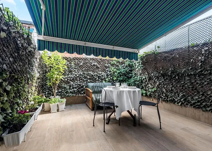 Chalet Independiente De Diseno Con Patio Privado